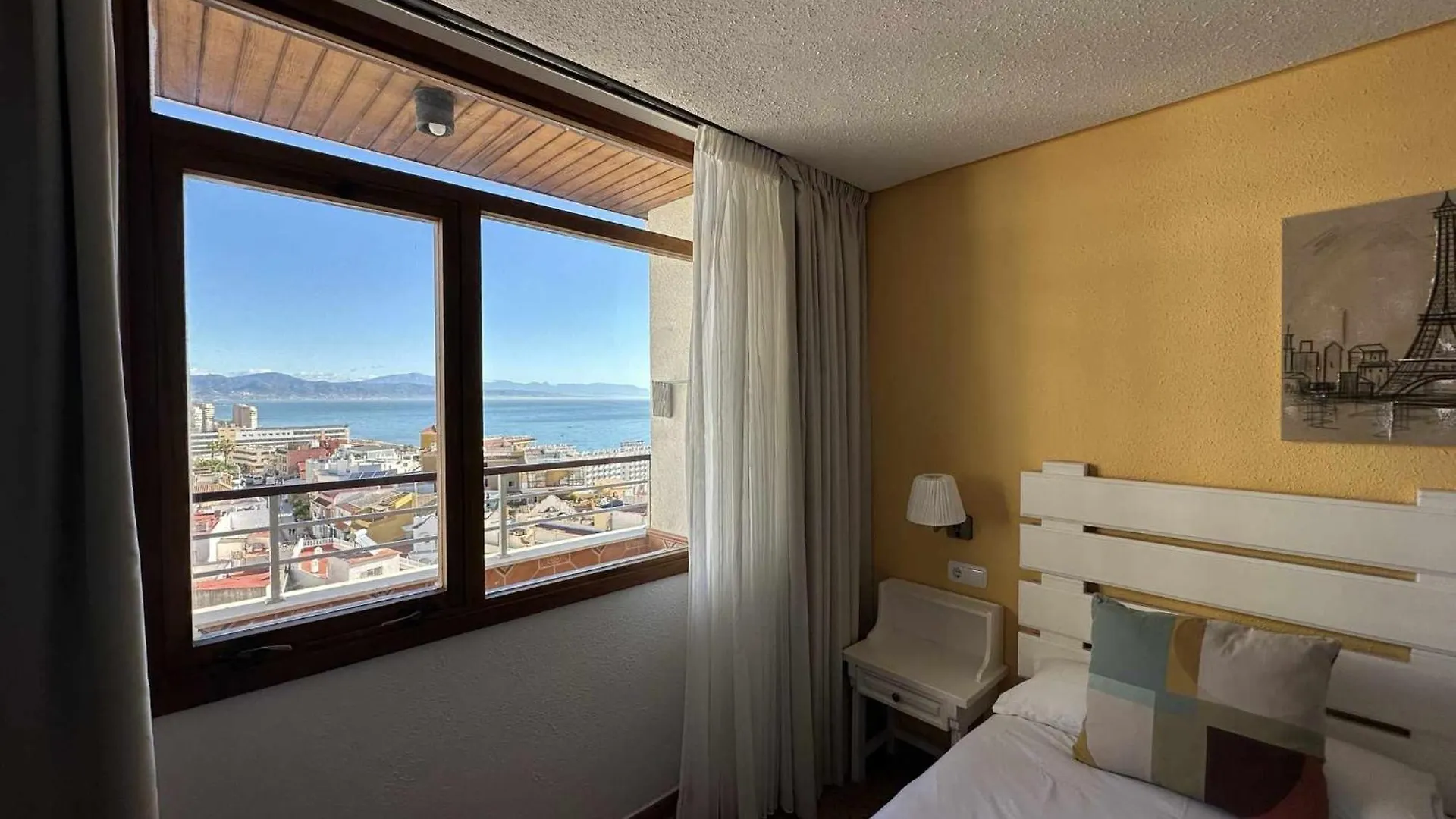 Apartamento Con Vista Al Mar En La Mitica Nogalera Torremolinos İspanya